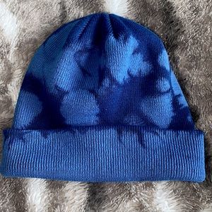 GAP one size blue tie dye beanie hat.